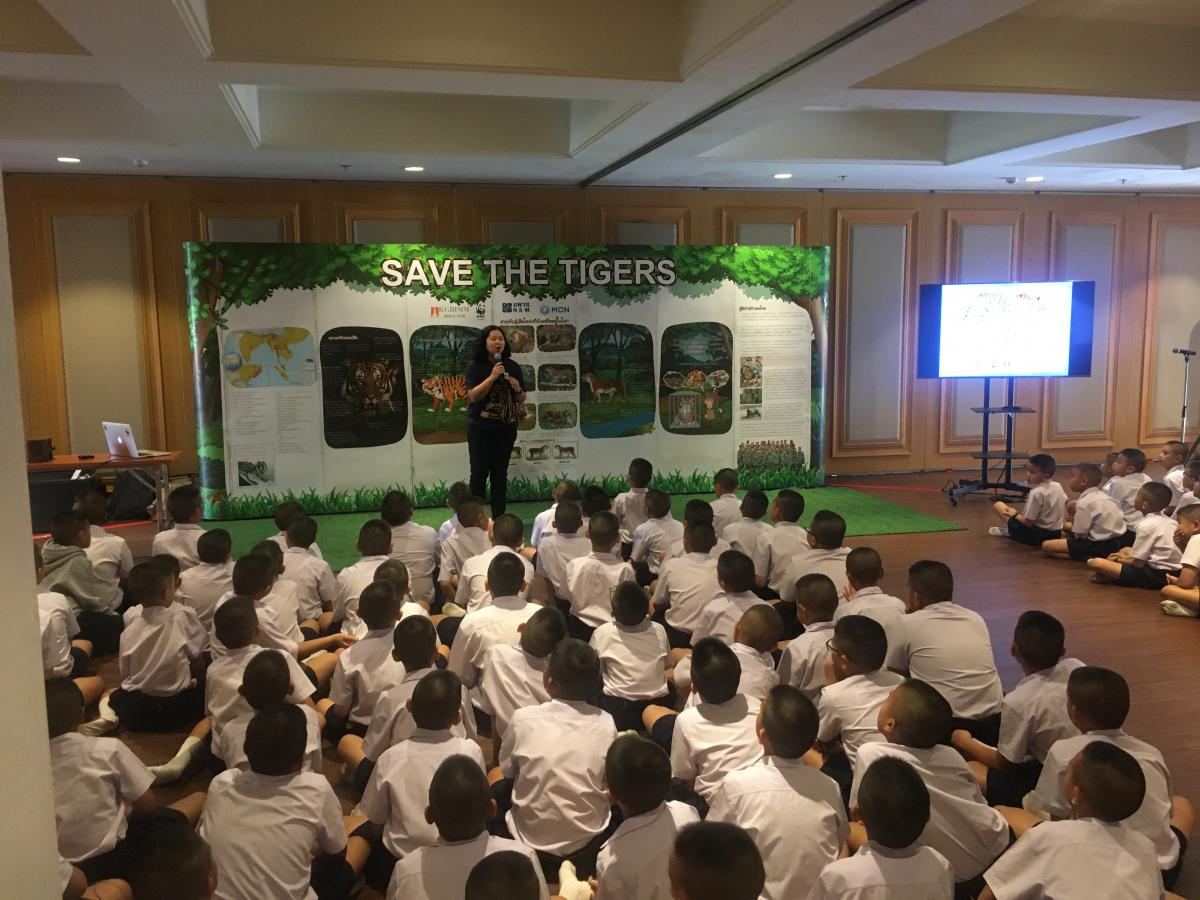 Aufklärungsarbeit in Dörfern und in Schulen